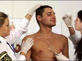 俄國護士和女警採取精液樣品