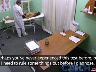 捷克醫生做性感的病人與驚人的山雀噴水第一次