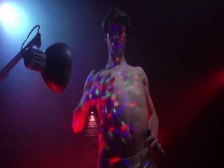 “魔燈”許多色情視頻，裸體www.candymantv.com
