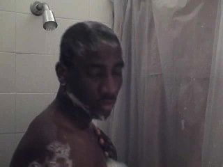 非洲裔美國人在淋浴